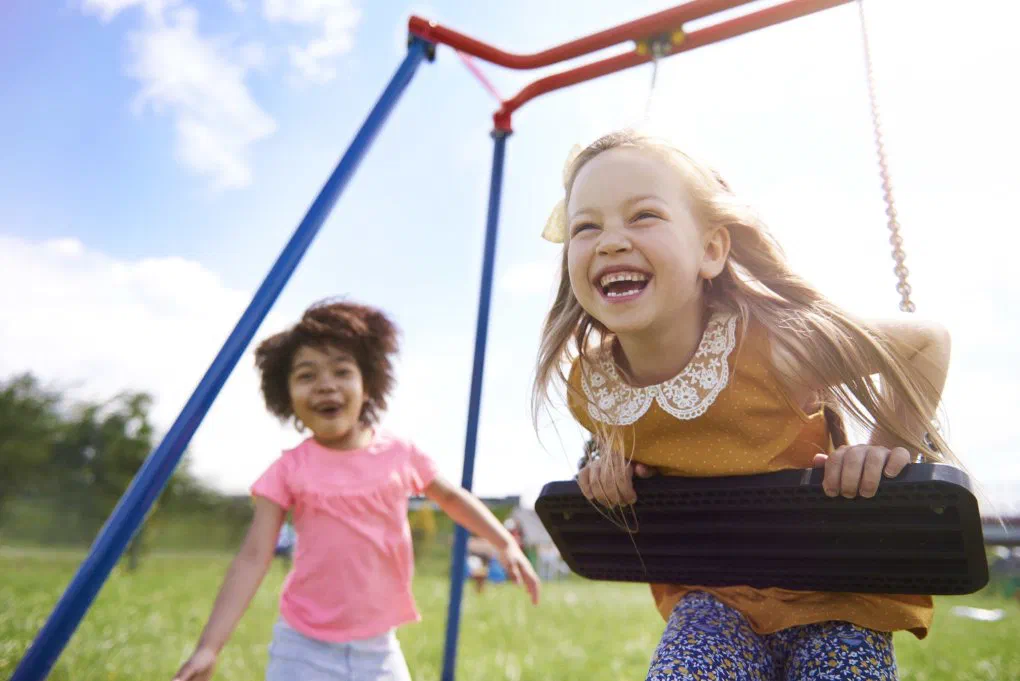 From starting a conversation about your kids to joining a parenting group or class, there are plenty of ways to find and make new friends as a working parent.