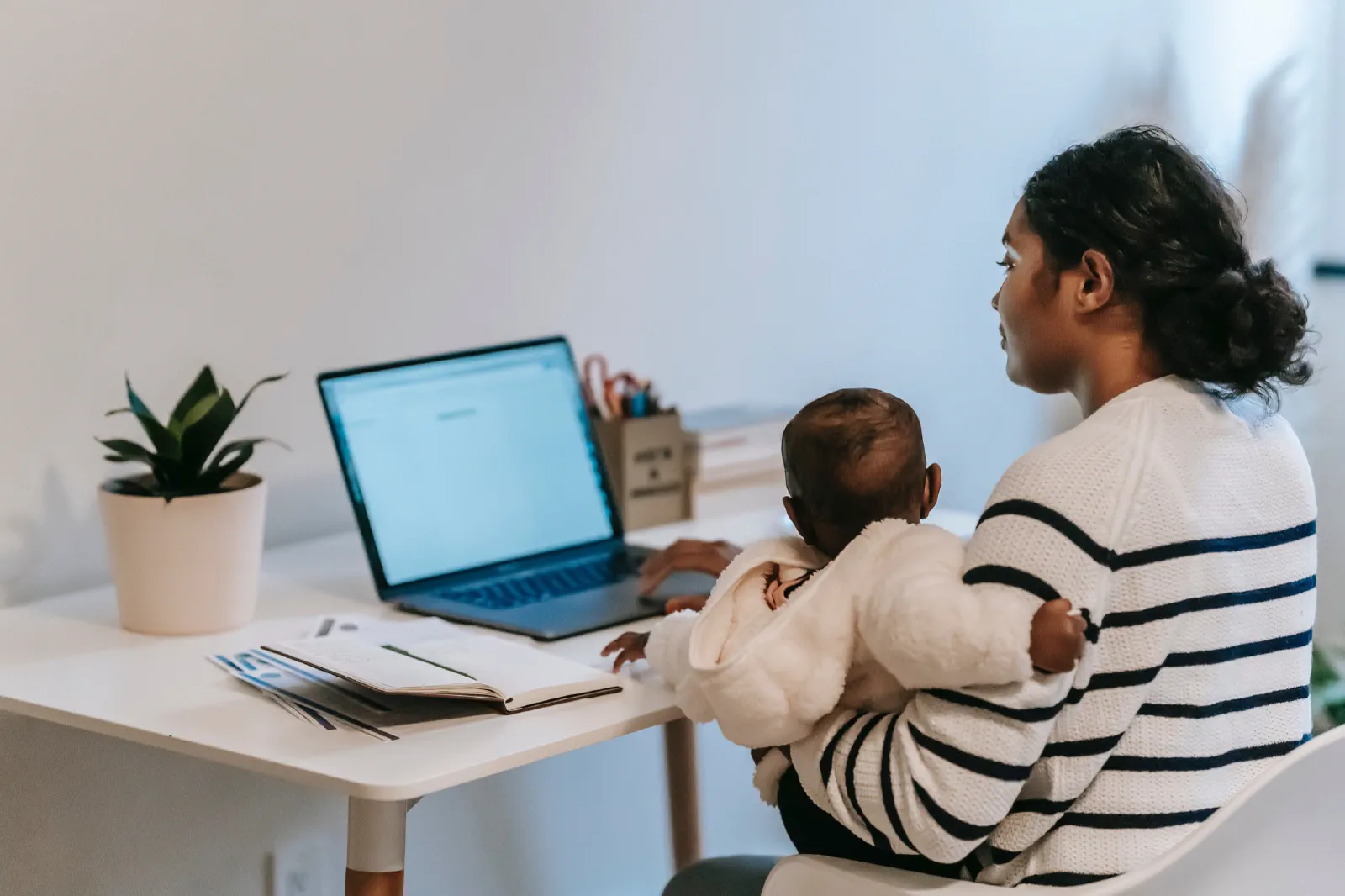 What are the best employee childcare benefits programs to offer? What is backup childcare?