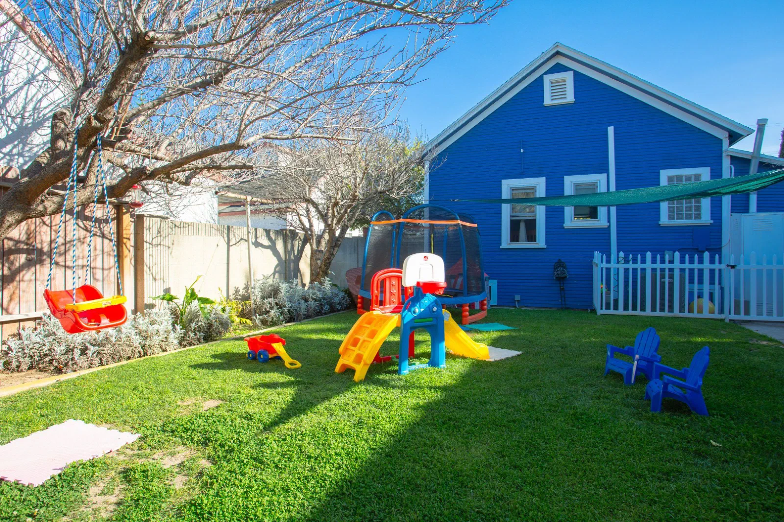 Upwards - your child's home away from home A typical Upwards daycare provides home-based familiarity for kids, combining early childhood curriculum and play elements for the best childcare environment.